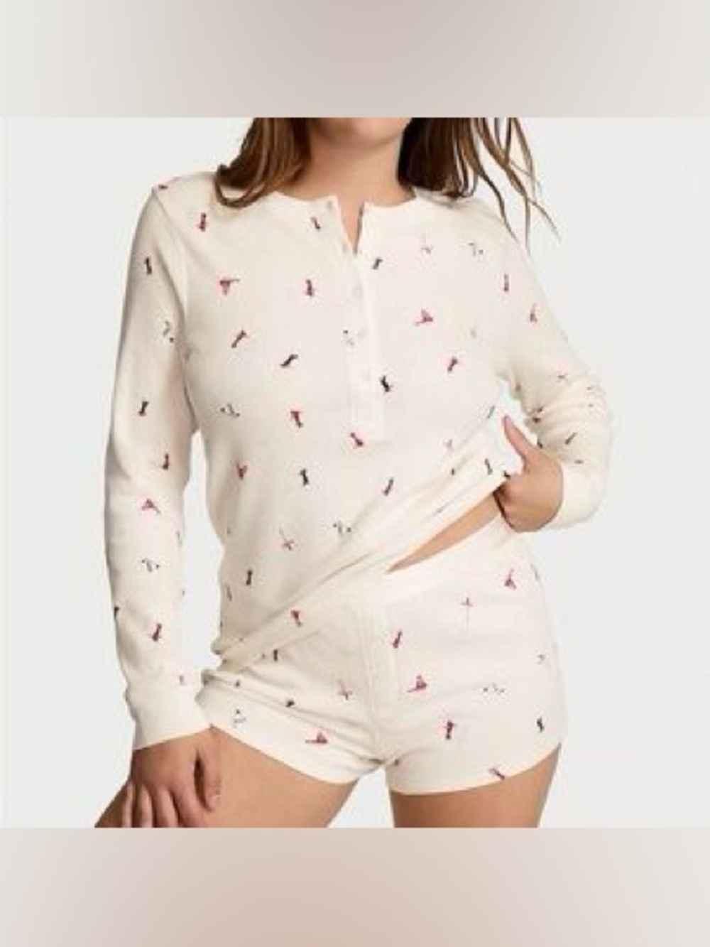 NWT Victoria’s Secret Thermal Skiing Pajama Set size XL retails $55